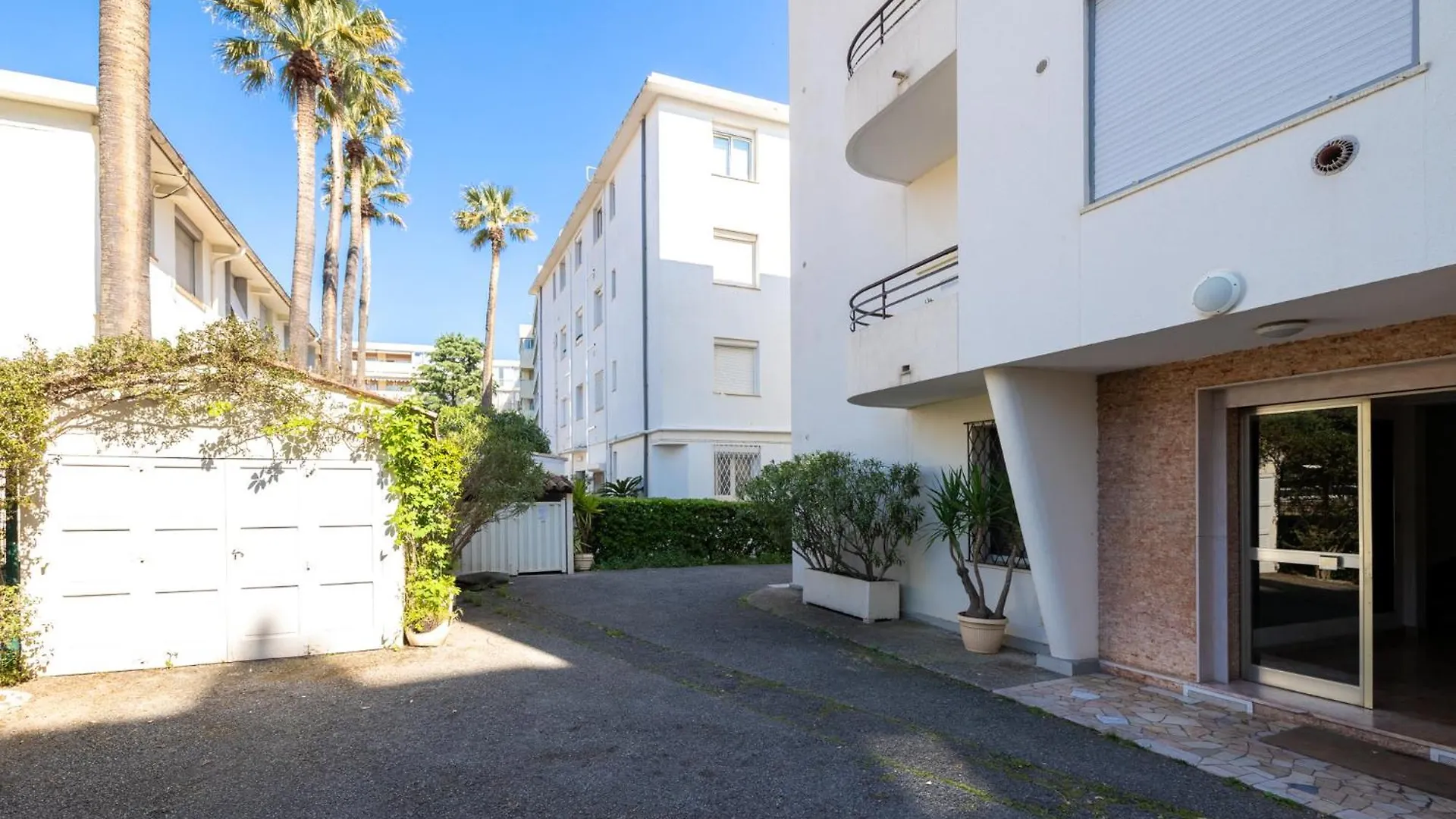 Place To Beach - Bord De Mer Croisette Cannes 0*,  Fransa
