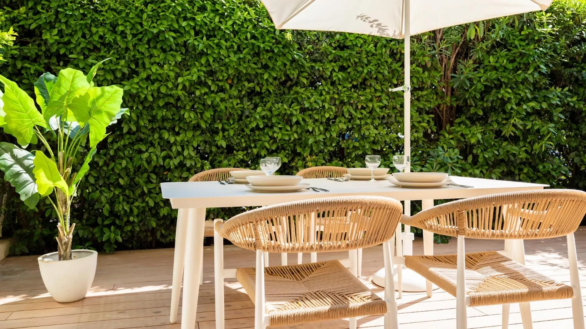 Place to be - Terrasse Bord de mer Croisette Cannes 0*,  France